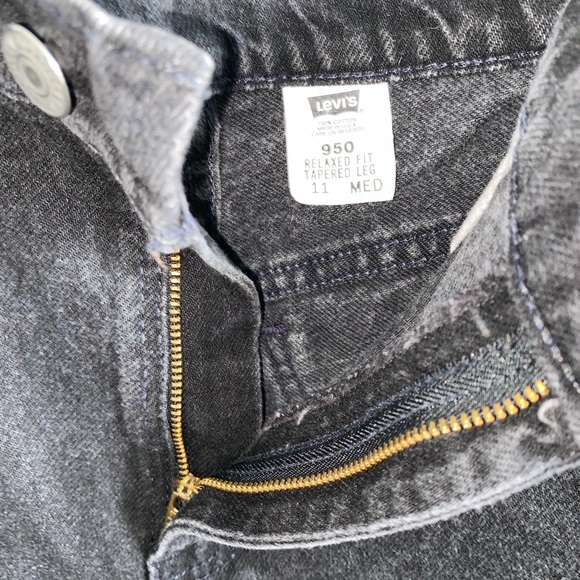 Levi’s Black Denim Shorts - Picture 3 of 6